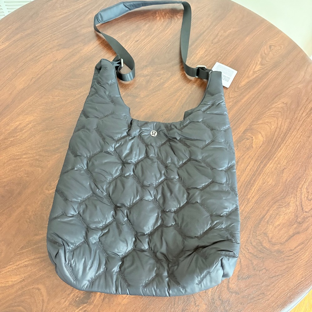 Lululemon Quilty Pleasures Shoulder Bag Women Black Quilted 14L NEW